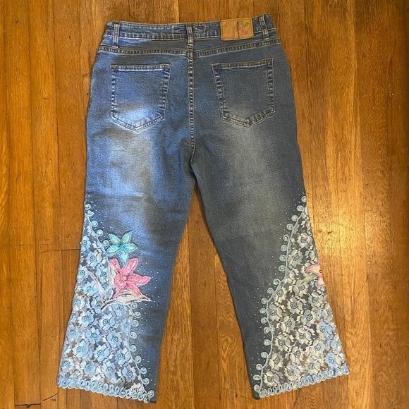 Sassy Thai NWT Embordered Lace Sequin Beaded Denim Womens Jean Capri Size 10 - Picture 3 of 11